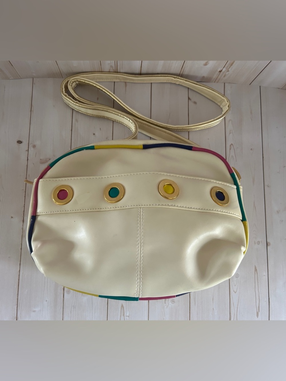 Vintage 80's Rainbow
Geometric Colorful Clamshell
Crossbody Retro